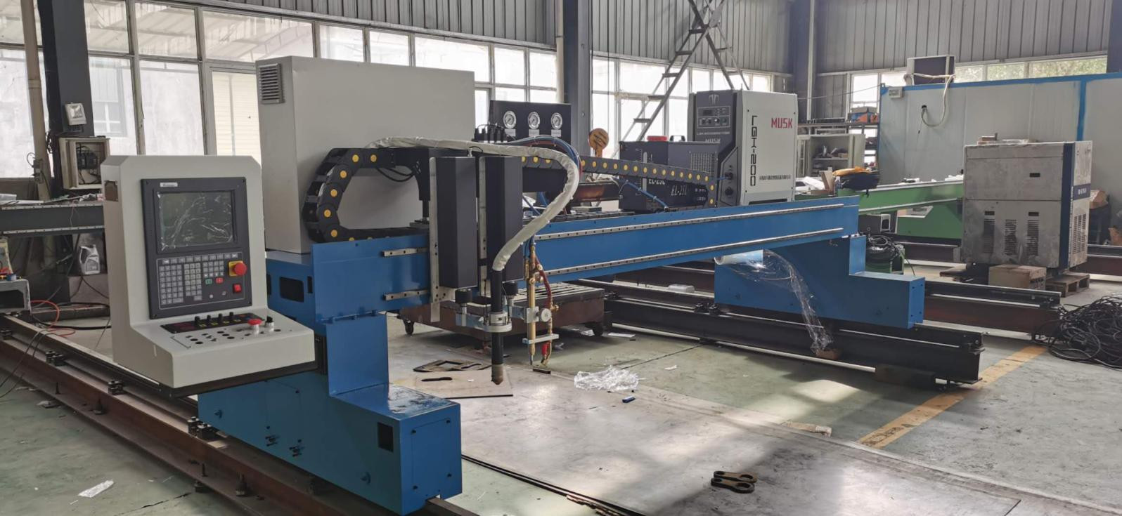 Machine de découpe plasma CNC à portique industriel de grande taille pour acier épais (2)