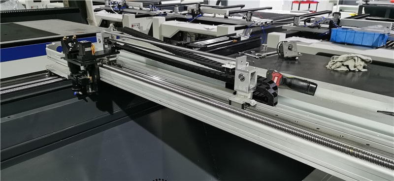 300W CO2 laser cutting machine