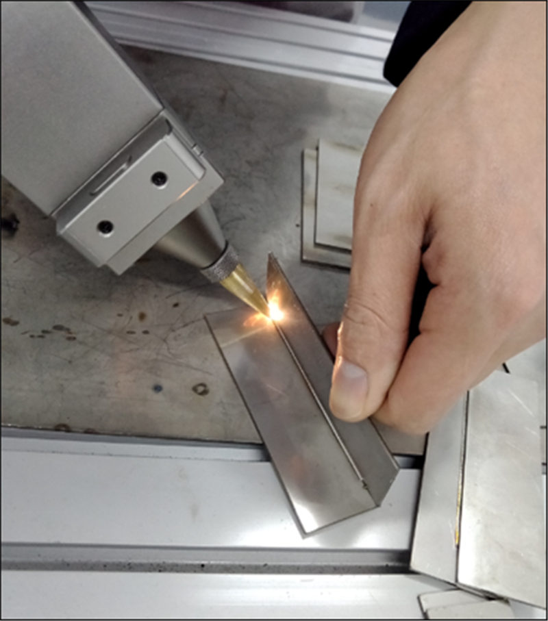 Fiber laser welding machine (1)