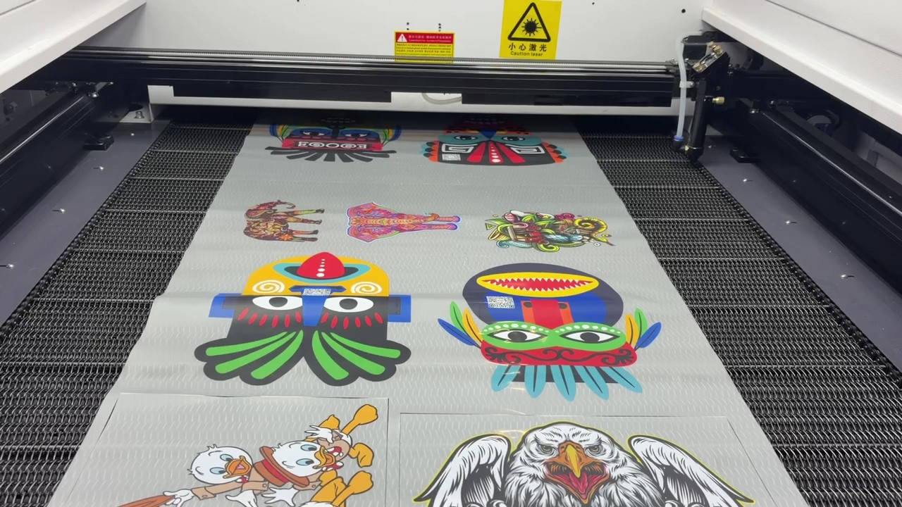 PET and TPU film laser cutter (3)