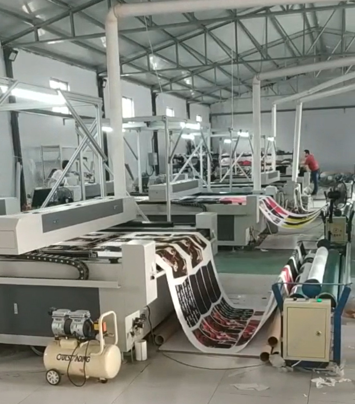 AUTO FEEDING FABRIC LASER CUTTING MACHINE WITH CAMERA